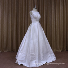 Tache de perles col V une robe de mariage en ligne